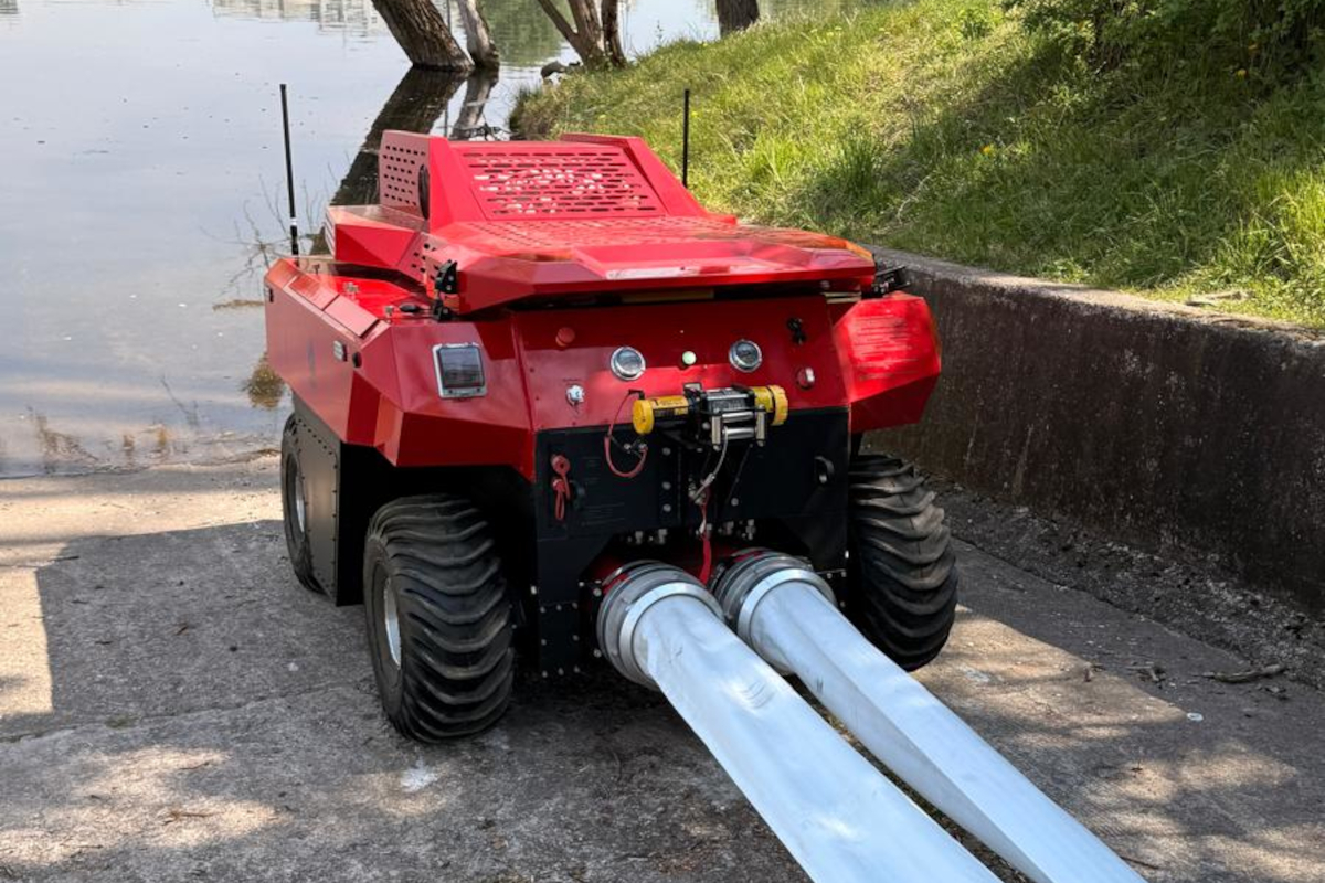 FMBOT 12000 mit DN200-Schläuchen